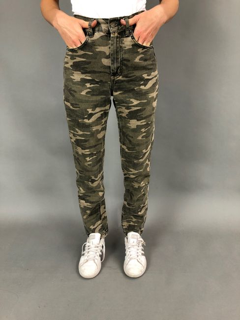 Pantalones militares pull and bear hot sale